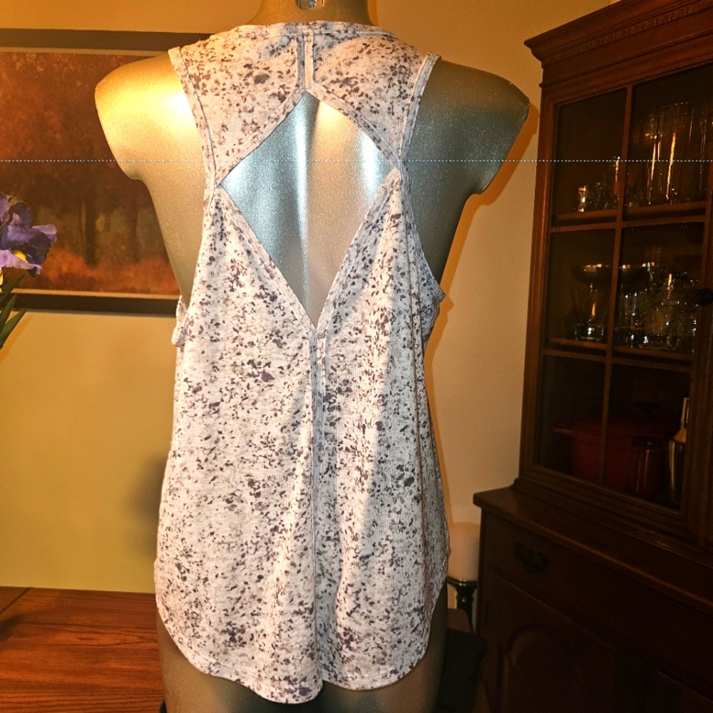 ATHLETA Diamond Cut Out Back Tank Top